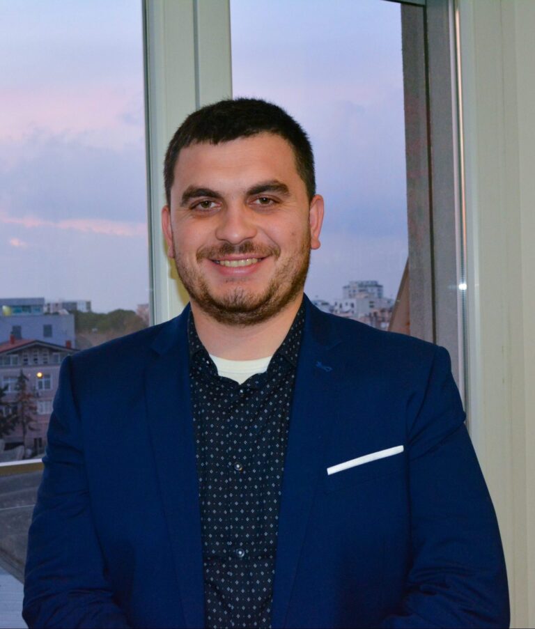 Xhenson Çela